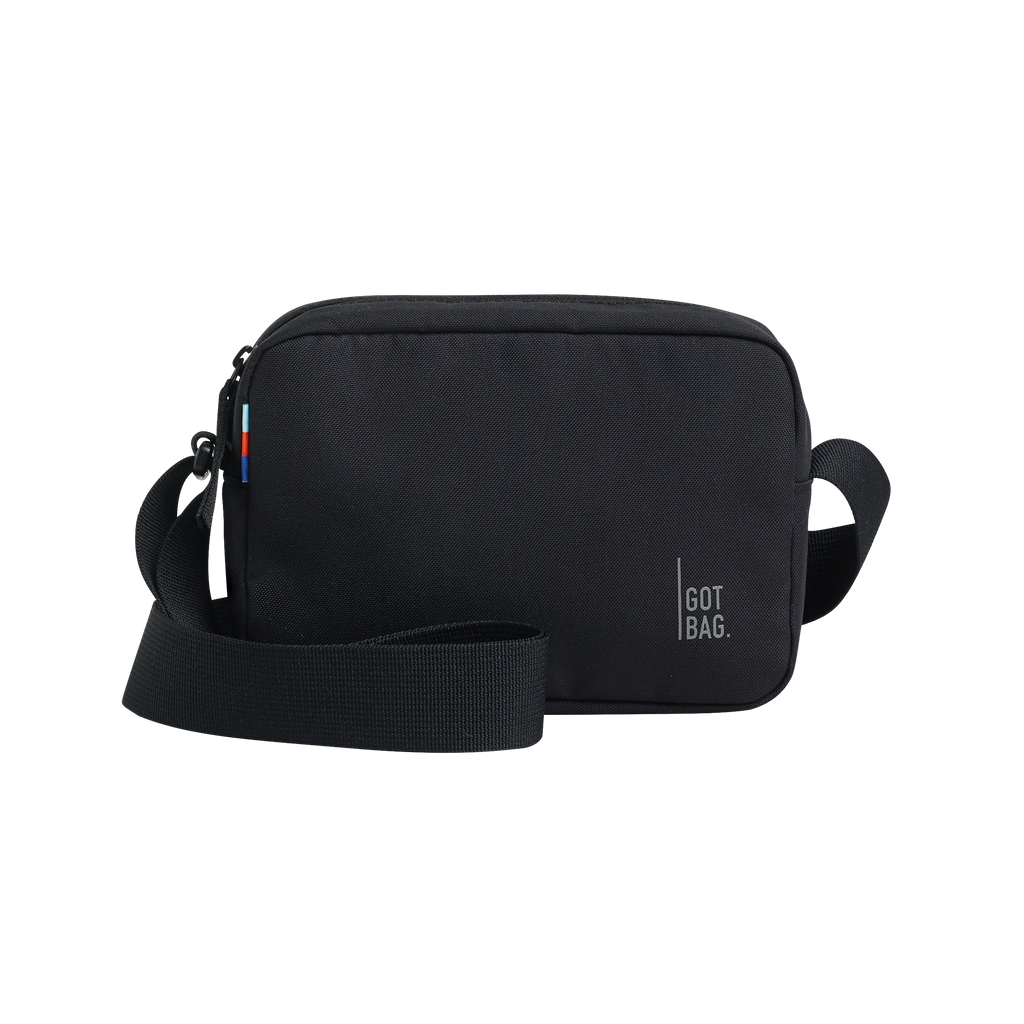 CROSSBODY Tasche in black (Schwarz) als Studioaufnahme in Frontansicht.