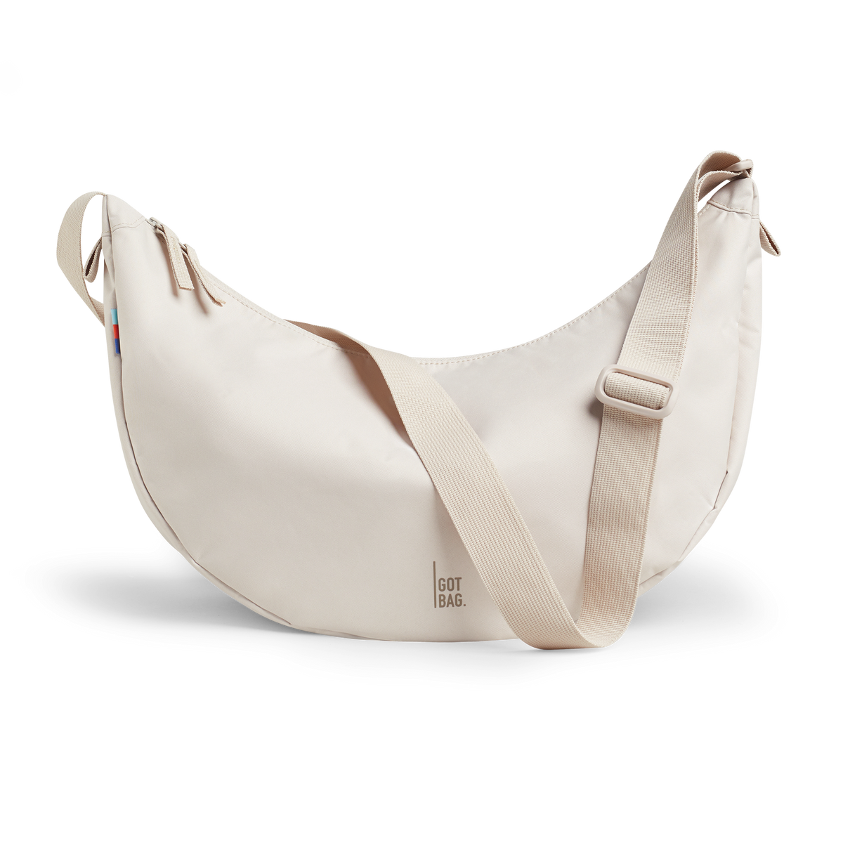 MOON BAG Tasche in soft shell (warmes Cremeweiß) als Studioaufnahme in Frontansicht.