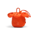 CHARM ANEMONE Tasche als Studioaufnahme in Frontansicht.