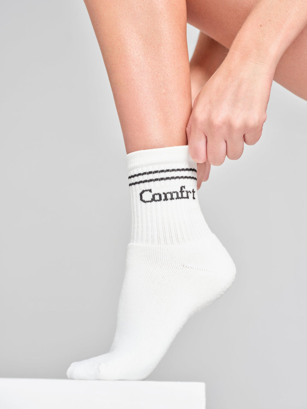 Stripe Trim Ankle Socks