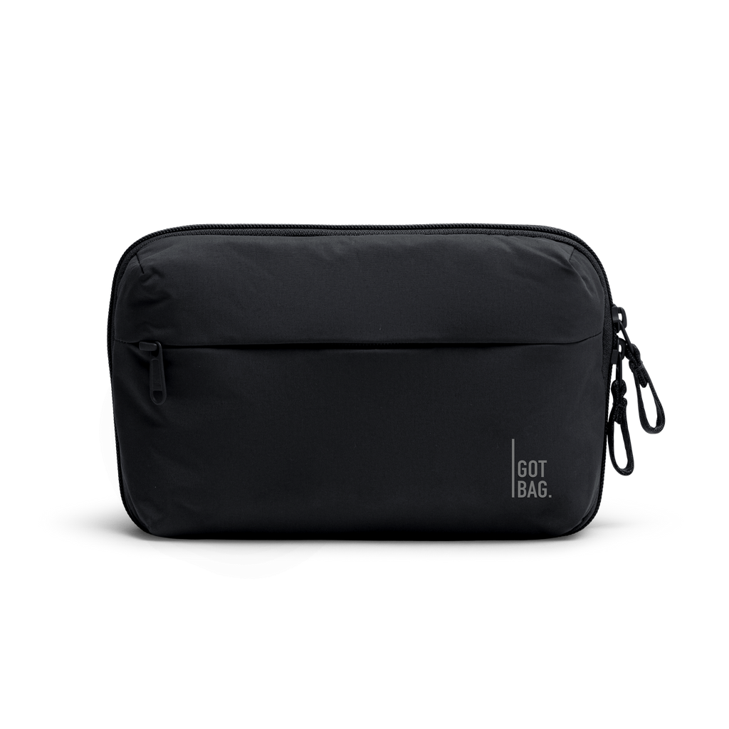 COMMUTERTECHPOUCH Accessoire in black (Schwarz) als Studioaufnahme in Frontansicht.