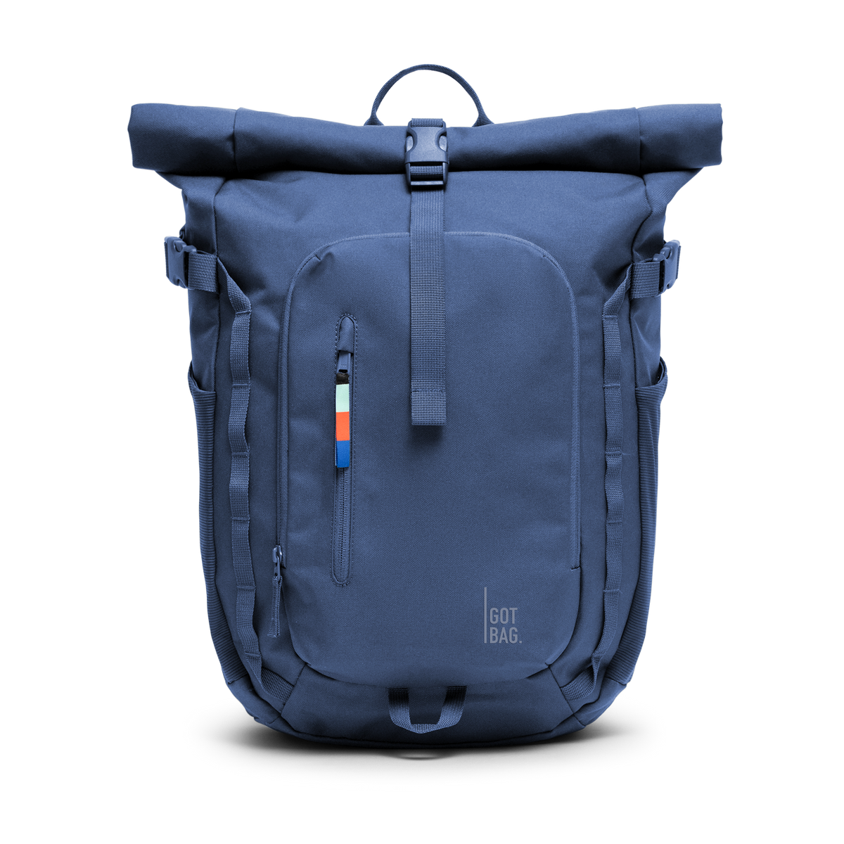 ROLLTOPADVENTURE Rucksack in ocean blue (Marineblau) als Studioaufnahme in Frontansicht.