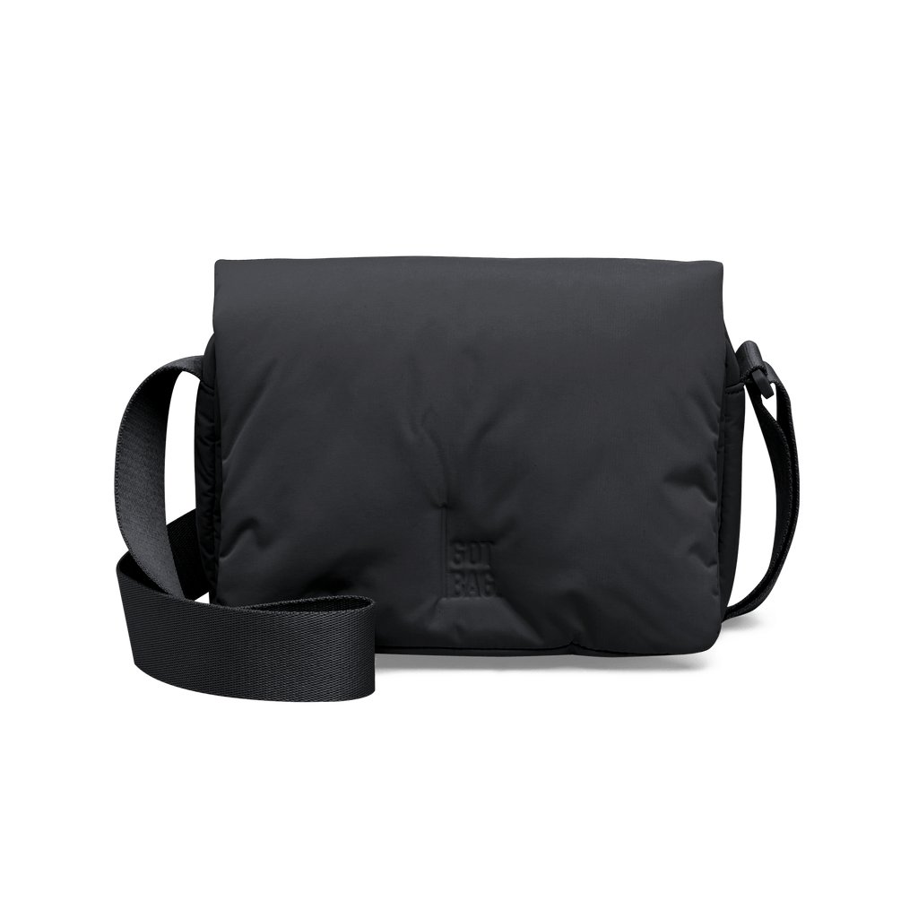 CLOUD CROSSBODY BAG Tasche in black (Schwarz) als Studioaufnahme in Frontansicht.