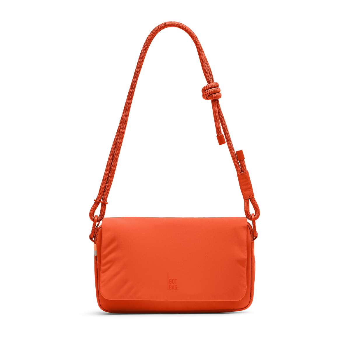 FACET BAG Tasche in hot coral (knalliges Orange) als Studioaufnahme in Frontansicht.