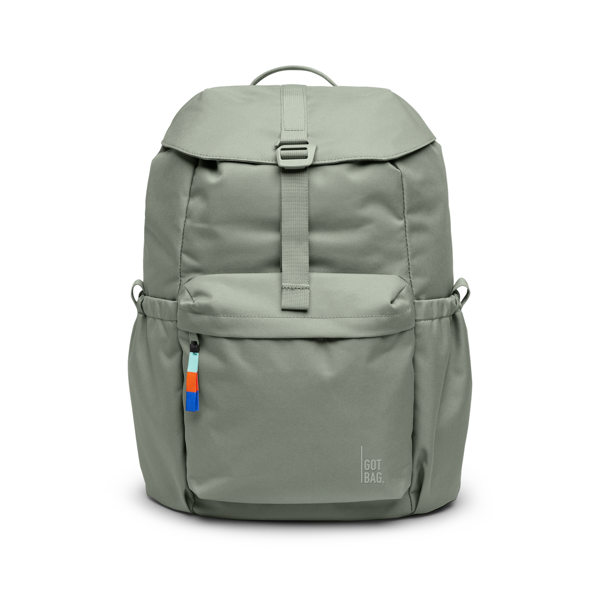 FLAP PACK Rucksack in bass (Salbeigrün) als Studioaufnahme in Frontansicht.