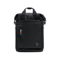 FLOW PACK Rucksack in black (Schwarz) als Studioaufnahme in Frontansicht.