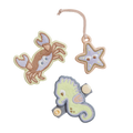 KIDS PATCH SET Accessoires in seahorse (graues Pastellrosa) mit gestickter Krabbe, Seepferdchen, Seestern.