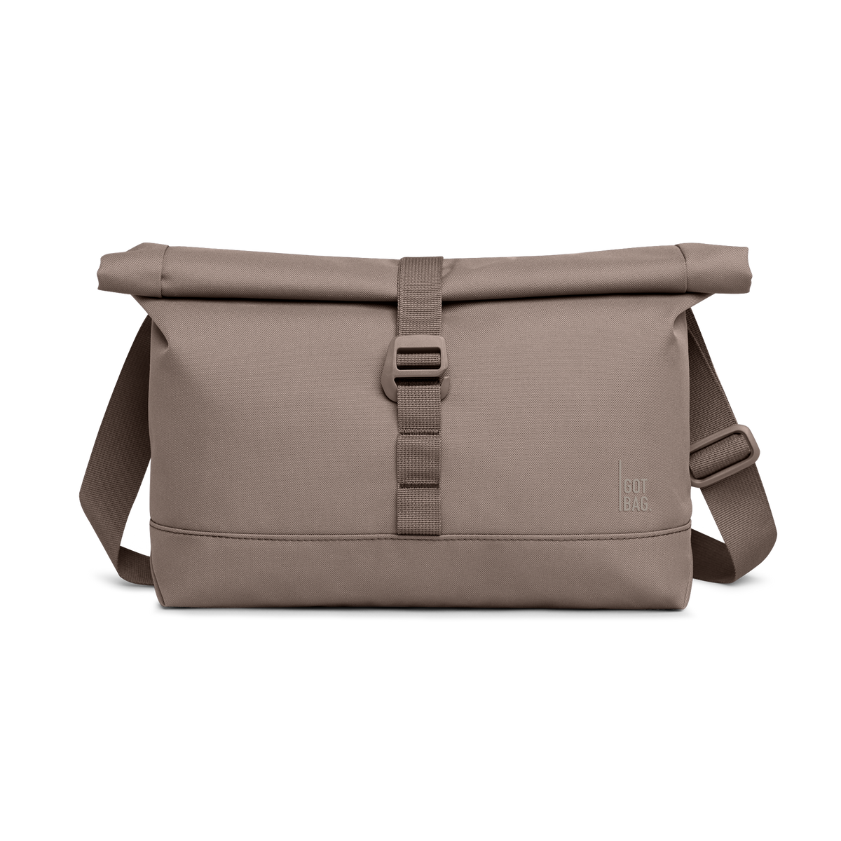 MESSENGER BAG Tasche in oyster (klassisches Taupe-Braun) als Studioaufnahme in Frontansicht.