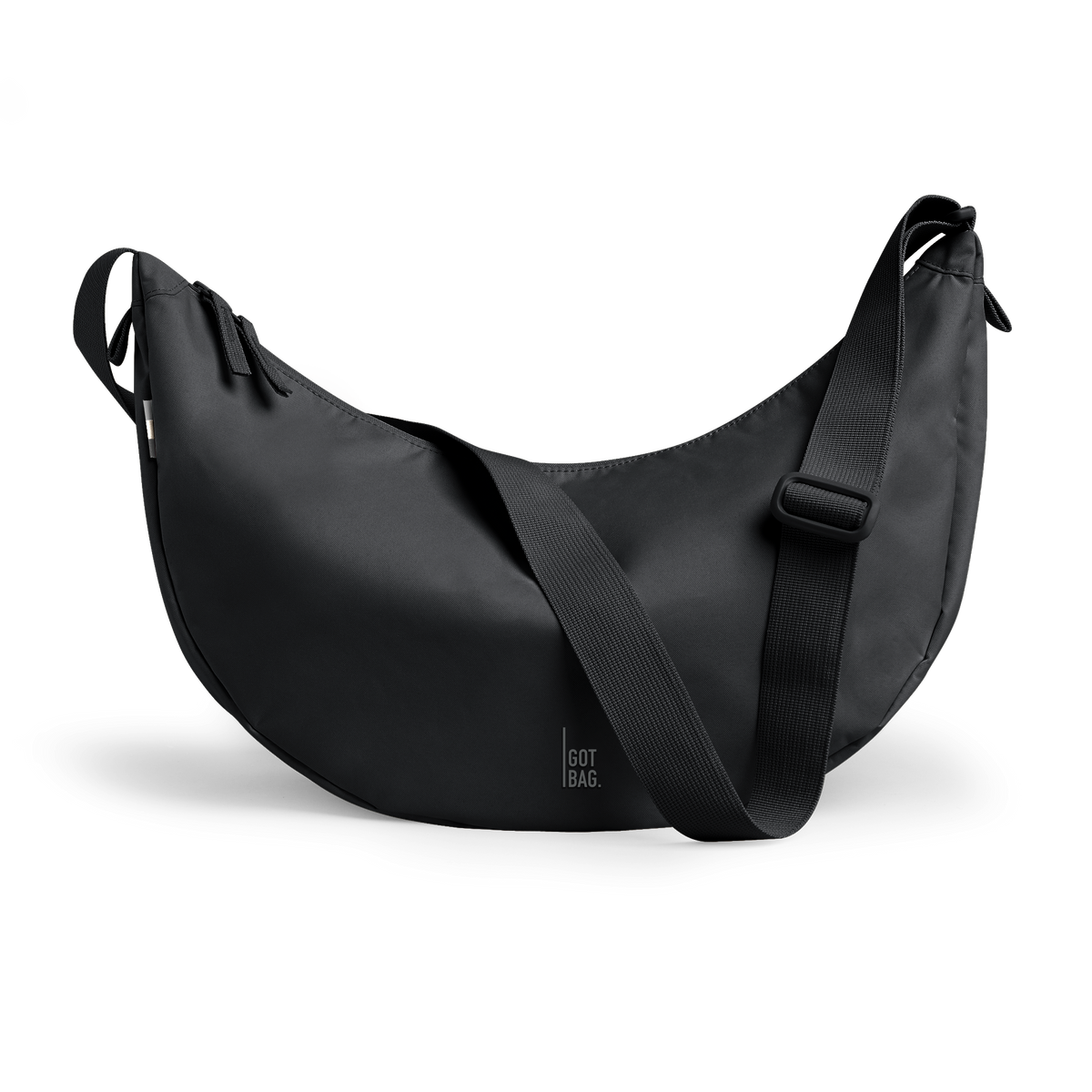 MOON BAG LARGE Tasche in black (Schwarz) als Studioaufnahme in Frontansicht.