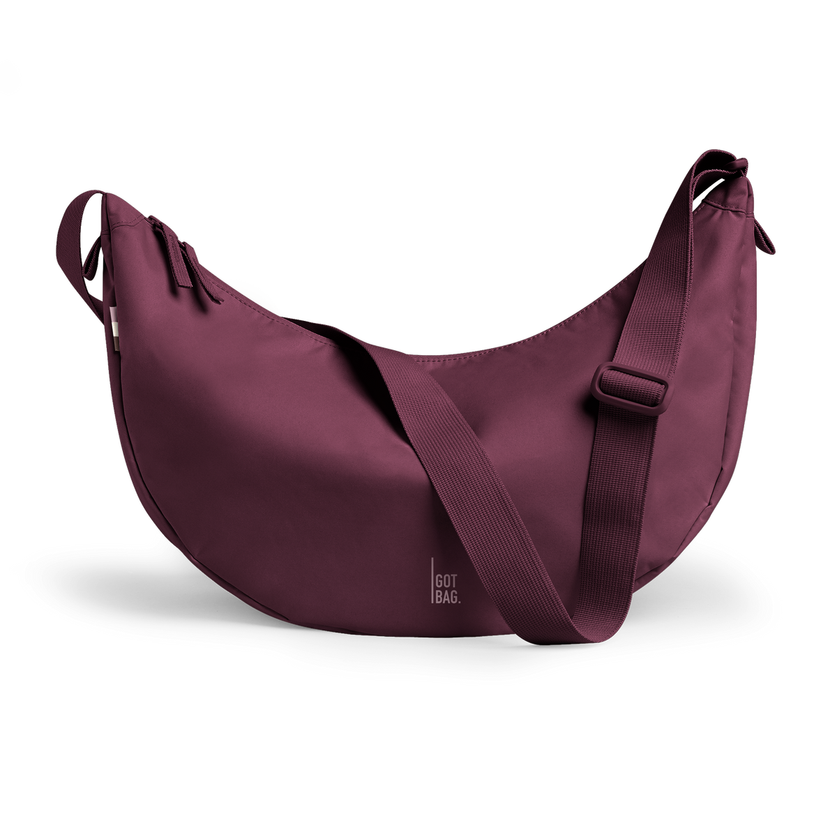MOON BAG LARGE Tasche in kraken (Weinrot) als Studioaufnahme in Frontansicht.