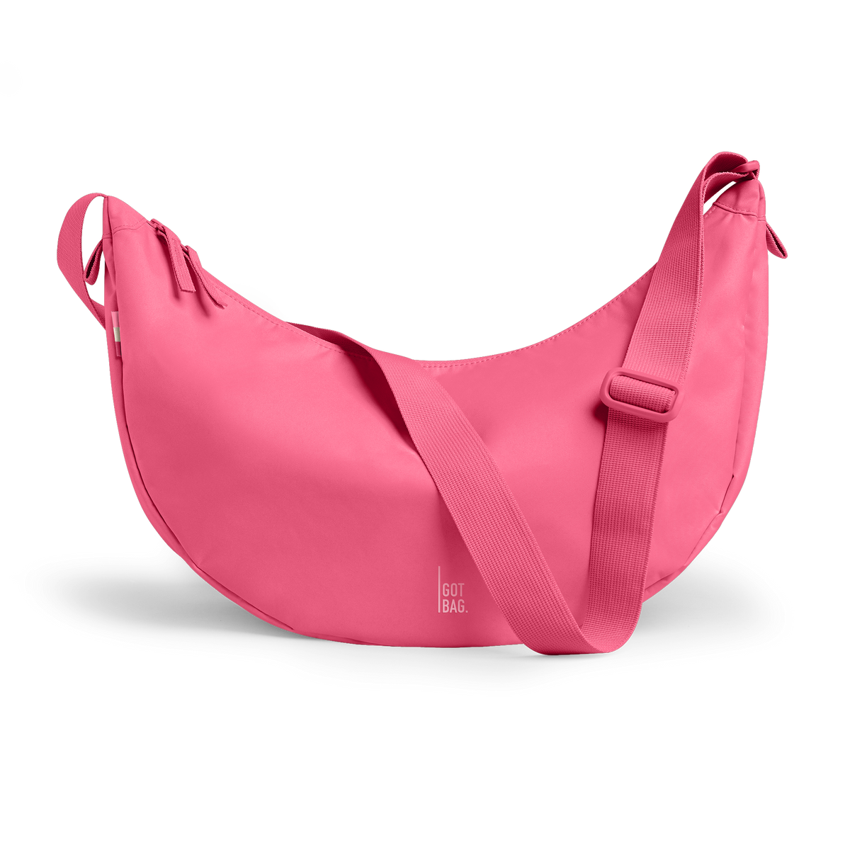 MOON BAG LARGE Tasche in salina pink (leuchtendes Pink) als Studioaufnahme in Frontansicht.