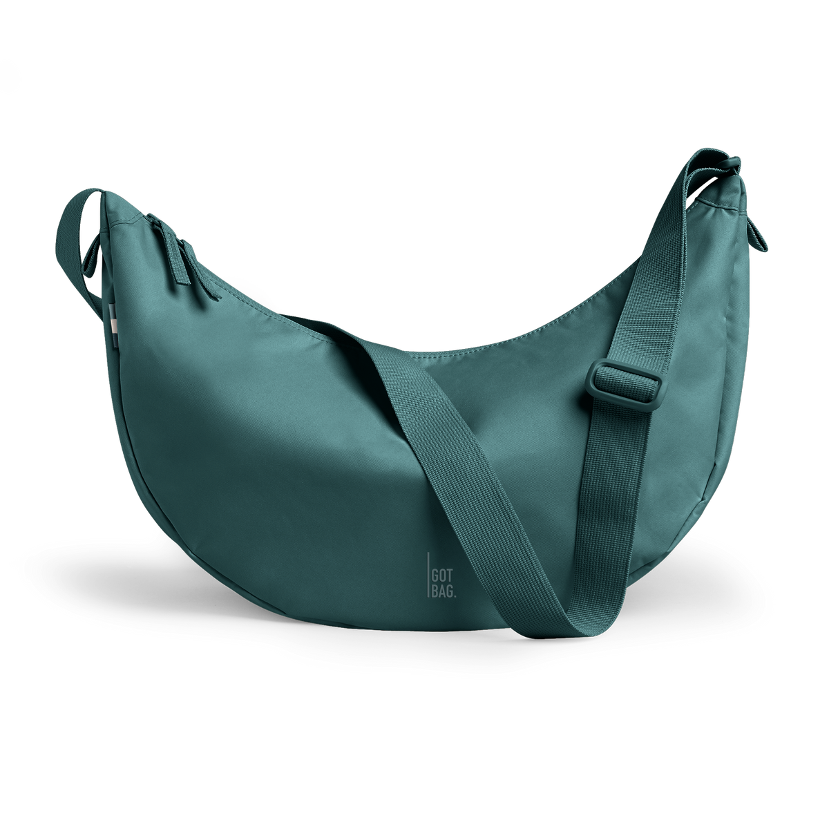 MOON BAG LARGE Tasche in sea teal (kühles Türkisgrün) als Studioaufnahme in Frontansicht.