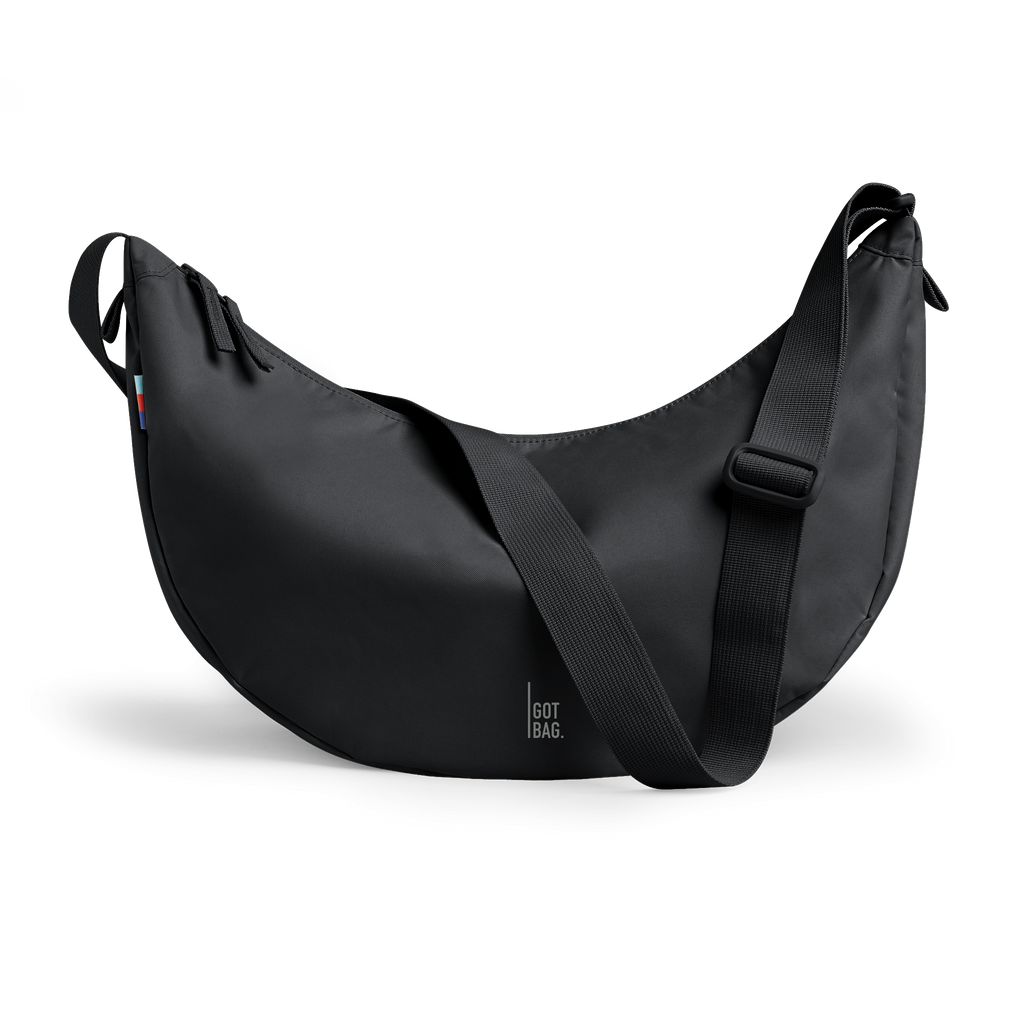 MOON BAG LARGE Tasche in black (Schwarz) als Studioaufnahme in Frontansicht.
