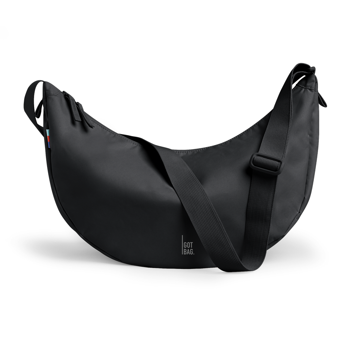 MOON BAG LARGE Tasche in black (Schwarz) als Studioaufnahme in Frontansicht.