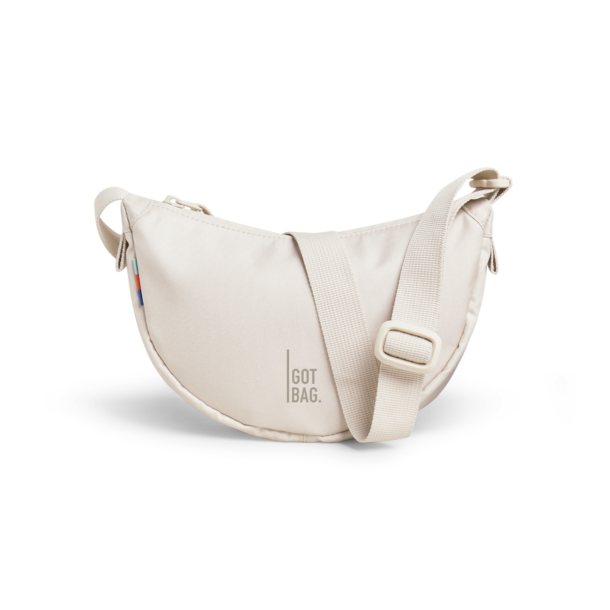 MOON BAG MINI Tasche in soft shell (warmes Cremeweiß) als Studioaufnahme in Frontansicht.