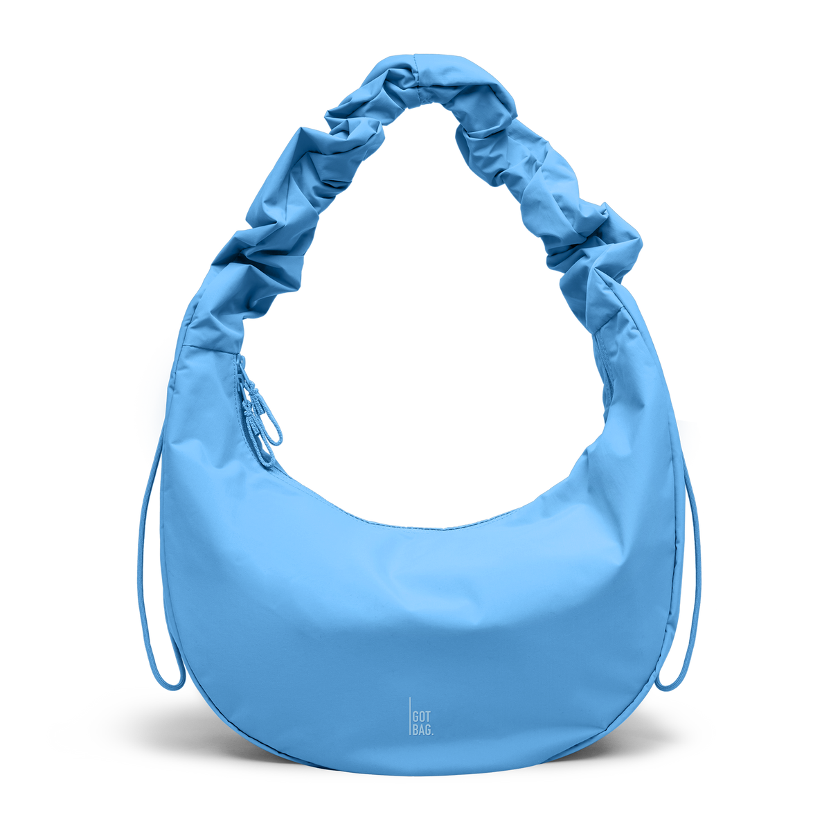 MOON BAG RUFFLE Tasche in aqua (leuchtendes Hellblau) als Studioaufnahme in Frontansicht.