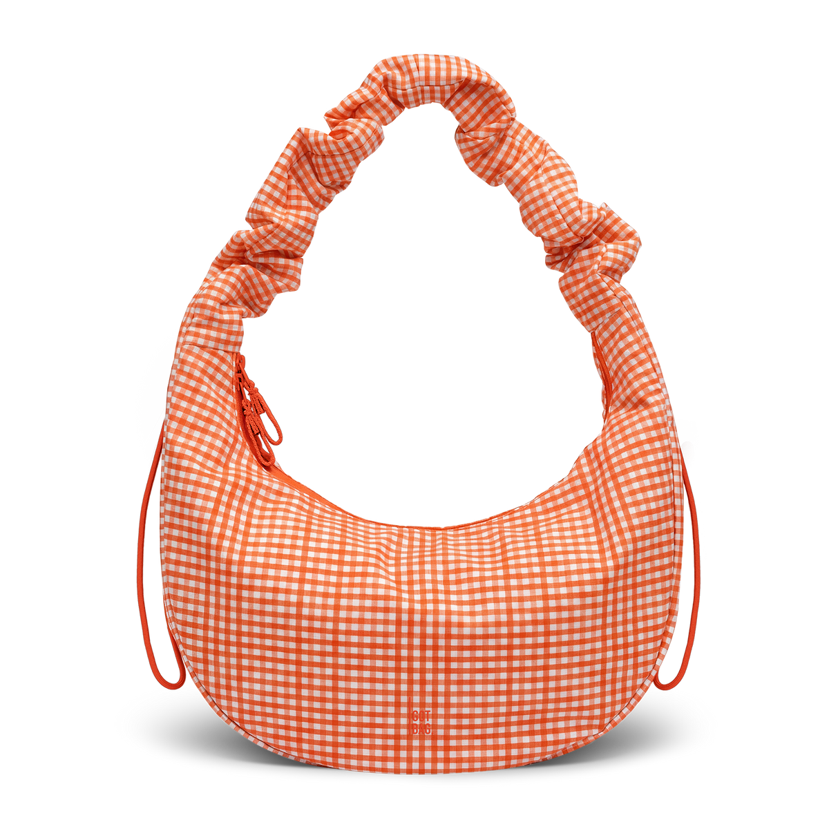 MOON BAG RUFFLE Tasche in vichy hot coral (orange-beige kariert) als Studioaufnahme in Frontansicht.