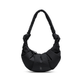 PLEAT MOON BAG SMALL Tasche in black (Schwarz) als Studioaufnahme in Frontansicht.