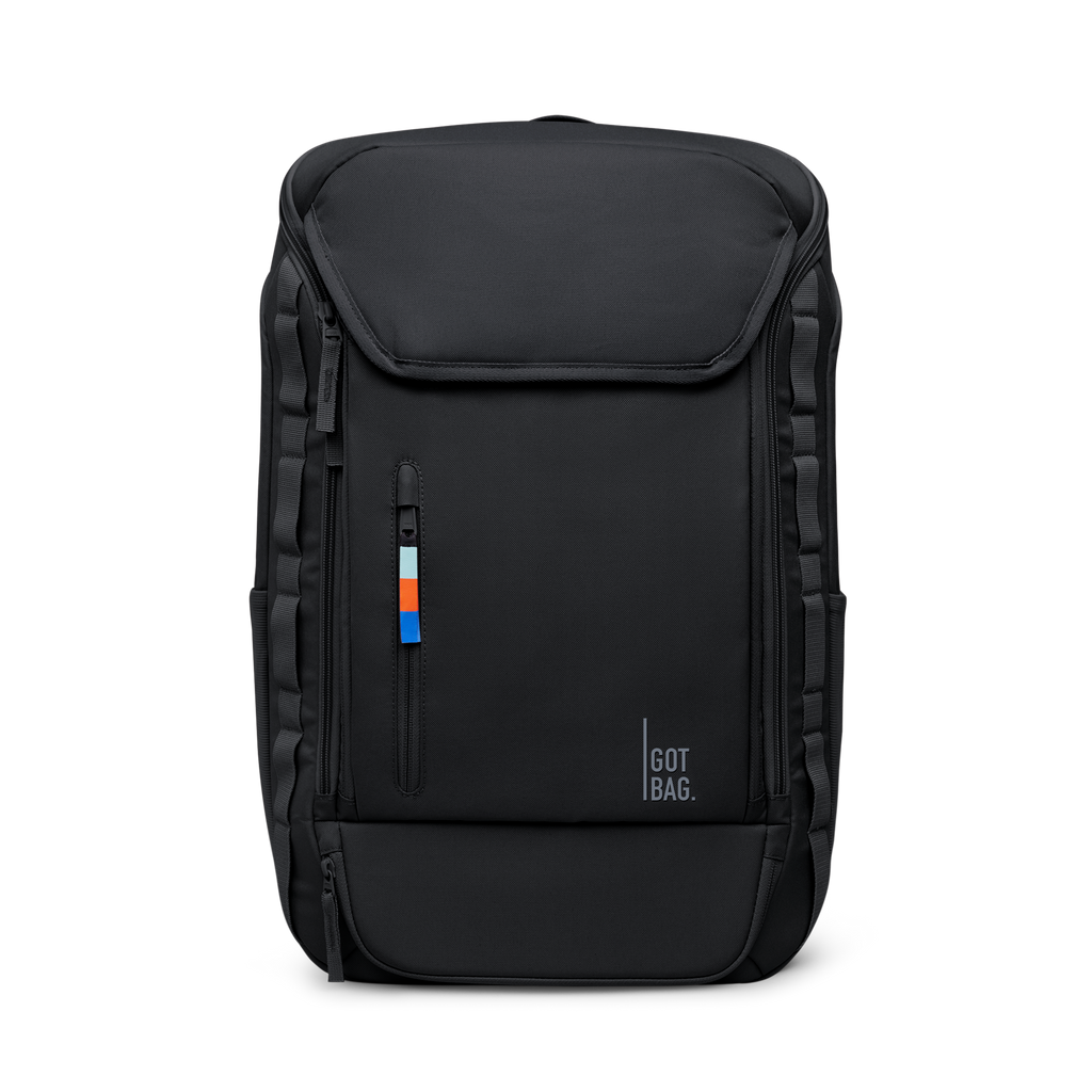 PRO PACK TRAVEL Rucksack in black (Schwarz) als Studioaufnahme in Frontansicht.