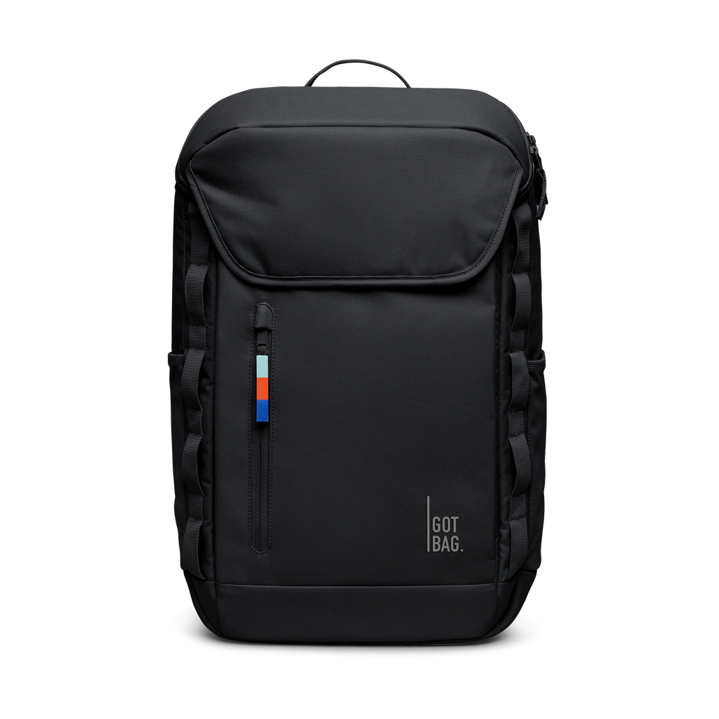 PRO PACK Rucksack in black (Schwarz) als Studioaufnahme in Frontansicht.