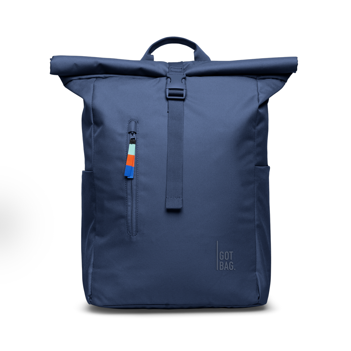 ROLLTOP EASY Rucksack in deep ocean (dunkles Marineblau) als Studioaufnahme in Frontansicht.