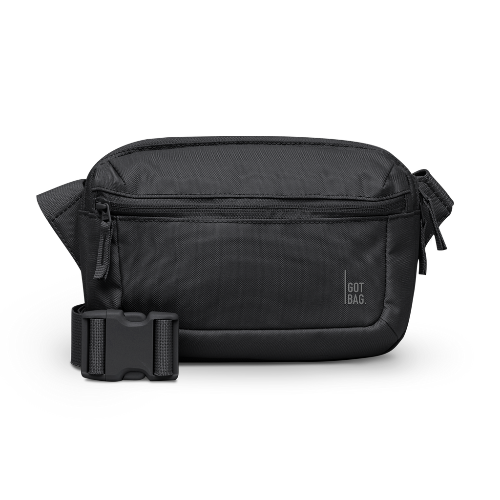 SLING BAG Tasche in black (Schwarz) als Studioaufnahme in Frontansicht.